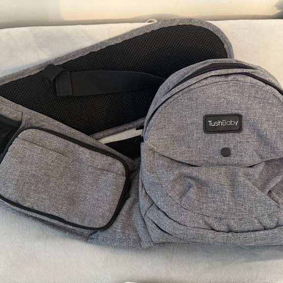 TushBaby Gray Kids Carrier - Picture 1 of 1